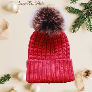 Easy Knit-hoedpatroon voor dames, handgemaakt breiwerk, eenvoudige doe-het-zelf-beanie met pompons, digitale producten, haaraccessoire cadeau voor haar