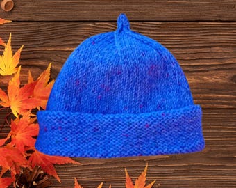 Einfache Strickanleitung für eine Pippa-Mütze für Damen: Dockermütze mit Spiralkrone (PDF)