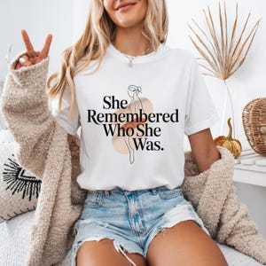 She Remembered Who She Was Shirt, Inspirational Graphic Tee, Empowering Quote T-Shirt, Feminist Gift for Women