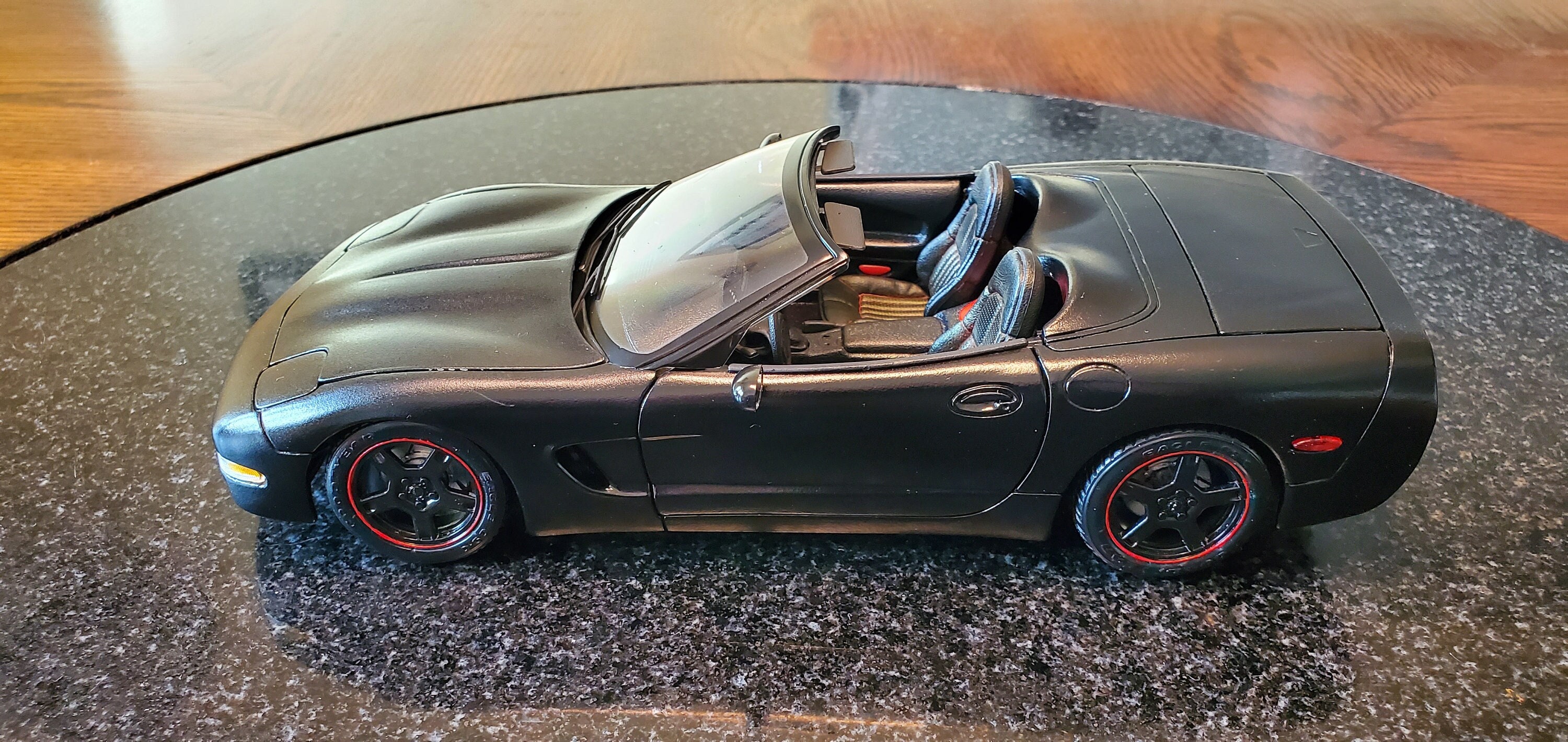 コルベット 1998 C5 稀少色 conv.ミニカー マイスト社製　1/18 コルベット 1998 C5 稀少色 conv.ミニカー マイスト社製 1/18