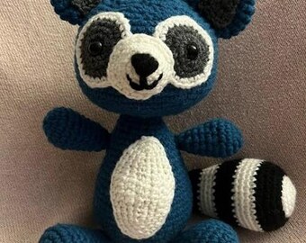 Ben, wzór amigurumi niebieskiego szopa