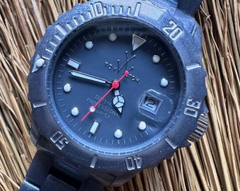 Toy Watch Metallic Blue Plastic Diver Watch - 40mm - Submariner Style Quartz - Magnified Date - Fresh Battery
