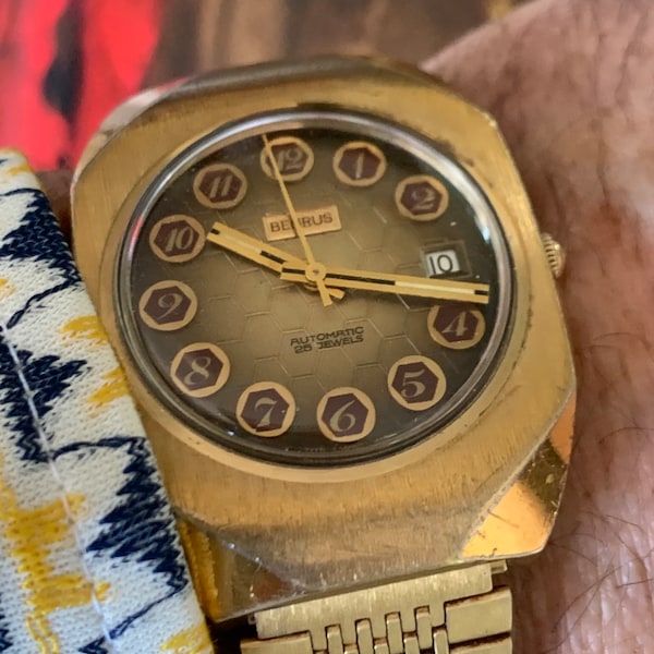 UNIQUE 25 Jewel Automatic Benrus Watch - Mid-70s Honeycomb Style with Date. Excellent Vintage Condition, Works Perfectly. NOS Band.