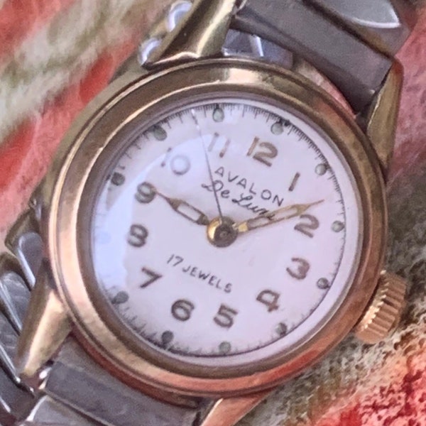 True Vintage 1940s Avalon Deluxe Ladies Watch - 17 Jewels Swiss Movement 10k RGP Bezel, Mechanical Winder, Runs Well. Rare.