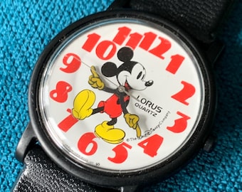 Auffällige 90er Jahre Micky Maus Armbanduhr von Lorus (by Seiko) Vintage Sammler Armbanduhr. Weiß/Rot Sehr guter Zustand, neue Batterie. 34mm