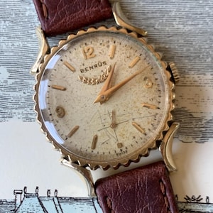 Rare 1950s Benrus Elegance 10K Gold-Filled &quot;Bottlecap&quot; Watch. 17 Jewels, in Excellent Condition. Fancy Horned Lugs and Sub-Second Hand.