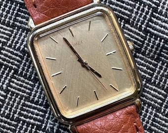 Vintage 1992 Timex Tank Uhr | Goldfarbenes Gehäuse | Kreuzschliff Leinen Goldenes Zifferblatt