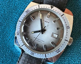 Vintage 1976 Timex Viscount Automatic Diver, Rare Ghost Sunray Dial. Original Tropic Strap. Cushion Case. With Date – Excellent Condition
