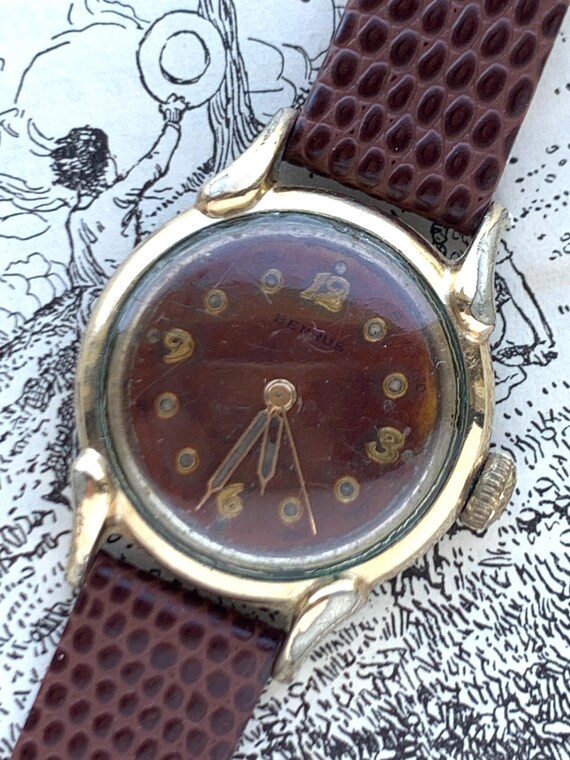 Tropical Dial Vintage 1940s Benrus Ladies Watch - 17 Jewels  display picture 1