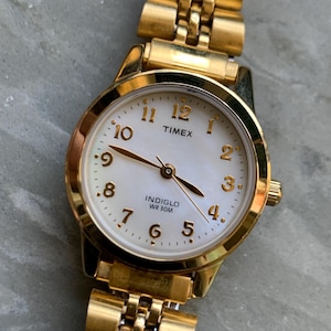 Timex Mother of Pearl Indiglo Quartz Watch Gold Tone w/MOP Dial. Excellent Condition, Light Up. Gold Tone Metal  Bracelet. 25mm, 7.5" Wrist
