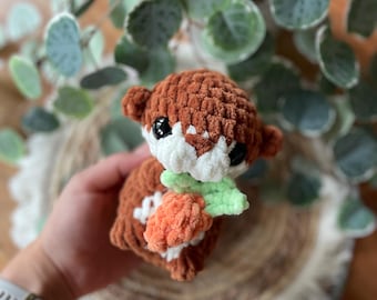 Lontra all'uncinetto Amigurumi: decorazione di peluche fatta a mano