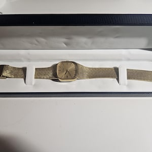 Stunning and extremely rare ladies 1980 Mondia Integrated Snake Style Bracelet. Calibre ST69 Manual Wind