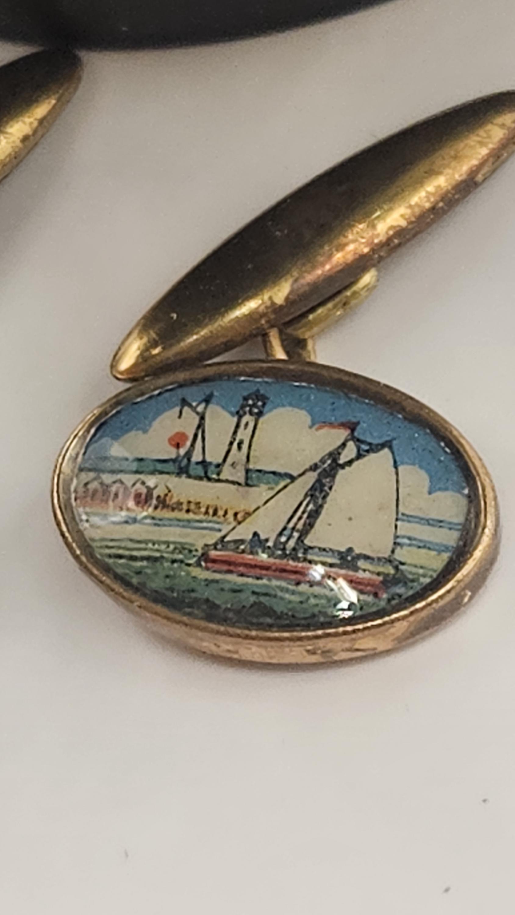 Boutons De Manchettes Vintage - Motif Marin (bateaux 3 Mâts) - Métal Doré (alliage) - Occasion