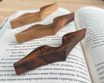 Thumb Book Page Holder – Handmade Walnut Wood Ergonomic Reading Aid
