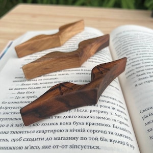 Thumb Book Page Holder – Handmade Walnut Wood Ergonomic Reading Aid