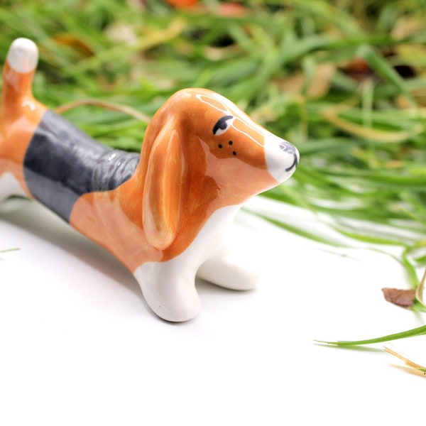 Chien en céramique - Basset hound - Faïence - Figurine - Collection - Décoration intérieure - Mini - Cadeau unique - Mignon - Création