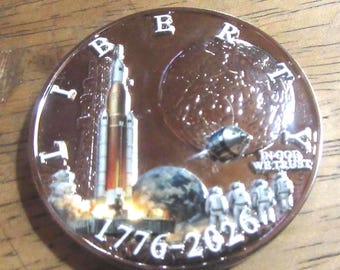 Moneda conmemorativa del 250 aniversario de los astronautas de Liberty: De la Luna a la Luna y de regreso – EE. UU. 1776-2026, 50 mm, relieve 3D.