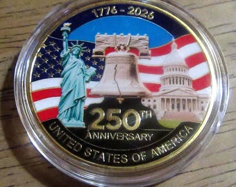 Moneda del 250.º aniversario de Estados Unidos: Estatua de la Libertad y Capitolio. Diseño patriótico. Acabado metálico. Regalo.