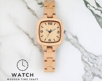 Montre en bois d'érable fabriquée à la main pour femme - Cadran carré élégant, bracelet en bois intégral, cadeau unique pour petite amie ou femme