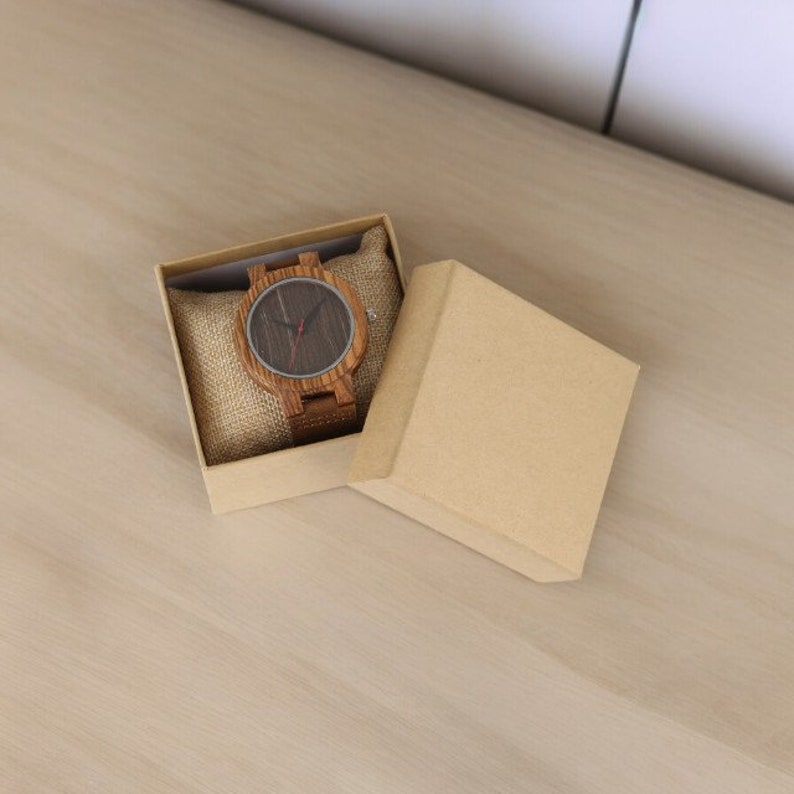 Stylish minimalist wristwatch featuring a wood case with a choice of black, brown, or green dial, complemented by a genuine leather strap. Ideal for both men and women, perfect as a gift.