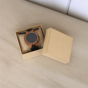 Stylish minimalist wristwatch featuring a wood case with a choice of black, brown, or green dial, complemented by a genuine leather strap. Ideal for both men and women, perfect as a gift.
