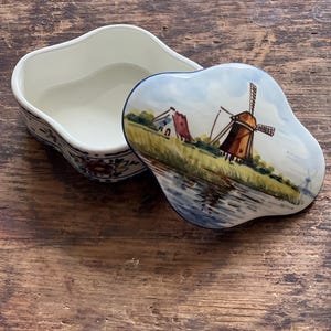Vintage Delft Blue Holland Windmill Porcelain Lidded Trinket Box