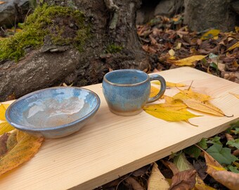 Juego de taza y cuenco de gres hecho a mano, cerámica: azul con canela