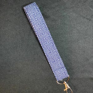 Wristlet lanyard keychain - navy geometric