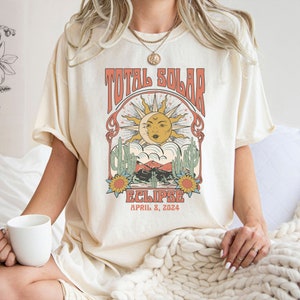 Vintage Total Solar Eclipse Shirt, Path Of Totality Eclipse Shirt, Retro Total Solar Eclipse Watching Shirt, Sun Moon Shirt.