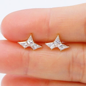 14K Solid Gold Kite Moissanite Cartilage Stud Earrings Threadless Flat Back Conch Studs Unique Tragus Piercing Jewelry Gift For Her