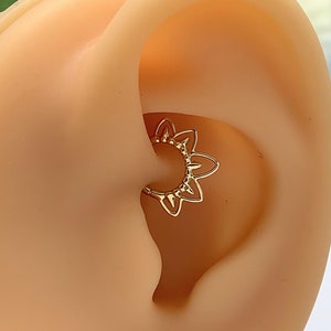 14K Solid Gold Flower Shaped Spike Hinge Clicker Hoops Daith Piercing Cartilage Ring Earrings Septum Nasal Ring Spiral Piercing 16G
