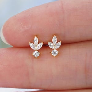 14K Solid Gold Lab Diamond Stud Earring, Delicate Threadless Flat Back Conch Stud, Gold Tragus Stud, Helix Piercing Jewellery