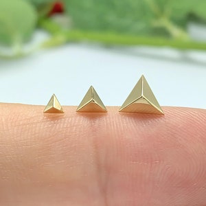 14K Solid Gold Pyramid Stud Earrings Push In Flat Back Earrings Cartilage Studs Tragus Studs Earlobe Studs Fine Piercing Jewelry
