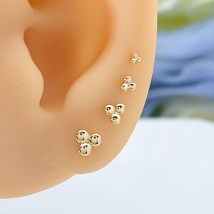 Petites boucles d'oreilles en or massif 14 carats à dos plat