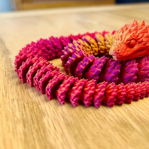 3D-geprinte bush-viper-slang gelede figuur, realistisch beweegbaar reptielenspeelgoed, flexibel bureauhuisdier, verzamelbaar slangdecor