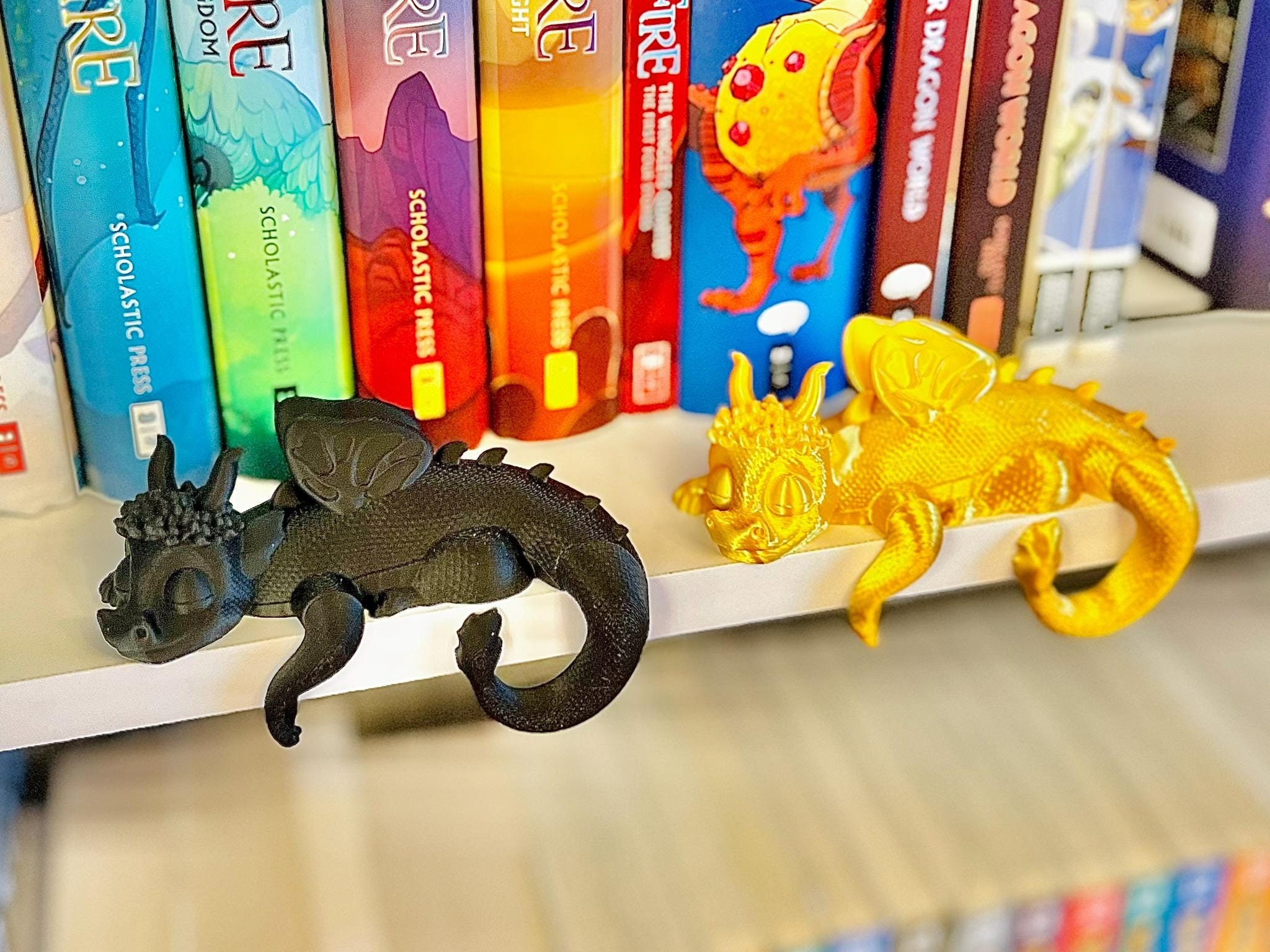 Bookshelf Dragon Sleeping V3 – Adorable 3D Printed Dragon Decor