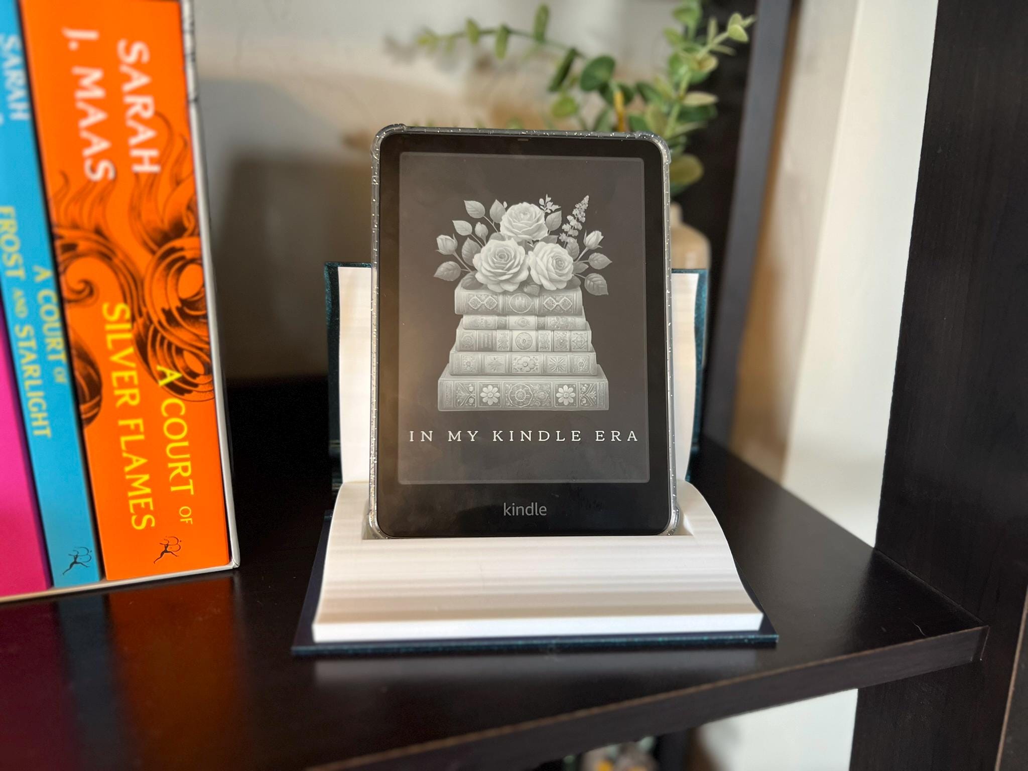 Open Book Kindle Holder 3D Printed E-Reader Stand, Book-Shaped Tablet Holder, customizable