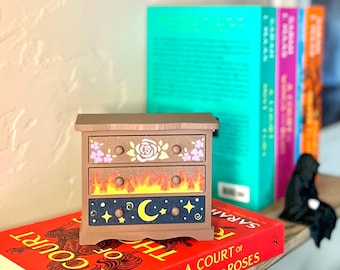 Cómoda inspirada en ACOTAR – Miniestantería de las Hermanas Archeron – Decoración de cómoda Feyre – Decoración de libros de fantasía impresos en 3D