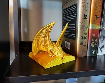 Dragon Resting on Open Book – 3D Printed Fantasy Decor, Bookish Companion, Shelf or Desk Accent