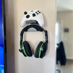 Controller and headset wall mount