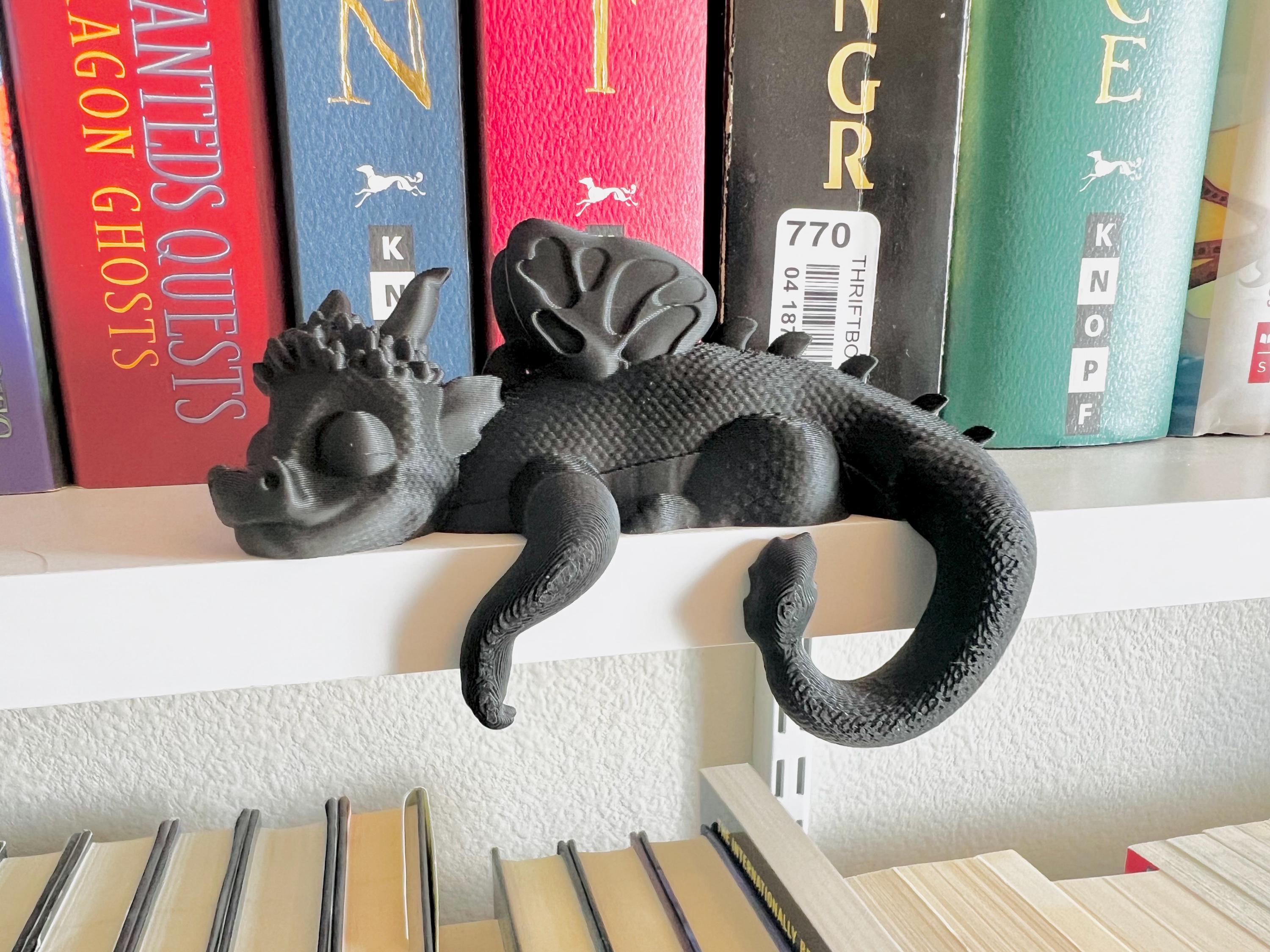 Bookshelf Dragon Sleeping V3 – Adorable 3D Printed Dragon Decor