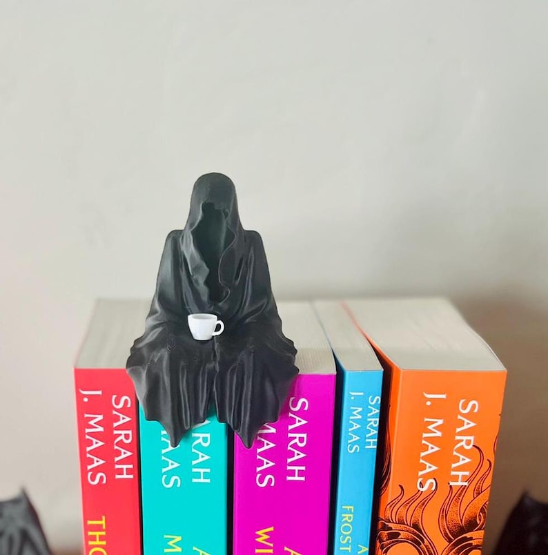 Suriel bokhylledekoration Suriel tebokhylledekoration Liemannen sittande bokhylla med tekoppfigur bild 5