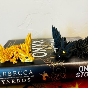 3D Printed Cute Articulating Crystal Wing Dragon – Articulated & Poseable 3D Printed Dragon Gold / Black – Fourth Wing Inspired