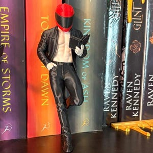Biker Lesefigur Buchliebhaber Regal Dekor Motorrad Helm Leser Dark Romance Bücherregal Akzent Bookish Display