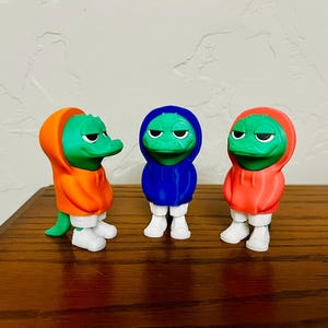 Crocodile Urban Dressed 3D Printed Stylish Reptile Figure, Modern Street Style Decor, Cute Desk or Shelf Buddy, Unique Collectible Decor