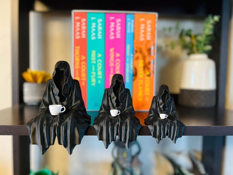Suriel bokhylledekoration Suriel tebokhylledekoration Liemannen sittande bokhylla med tekoppfigur bild 2