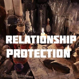 Könnte beinhalten: Eine Ansammlung mystischer Gegenstände, darunter Glasflaschen, Kerzen und Schriftrollen, ist auf einem Tisch angeordnet. Die Worte "RELATIONSHIP PROTECTION" sind in weißen Blockbuchstaben dargestellt. Eine Feder und eine violette Kugel sind ebenfalls sichtbar.