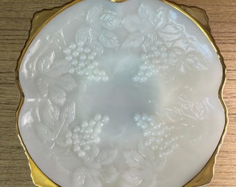 Vintage 1950s ANCHOR HOCKING Grape leaf milk glass dish