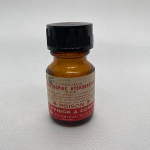 1950s HOMATROPINE Hydrobromide POISON medical apothecary medicine  bottle with label by S B Penick & Co