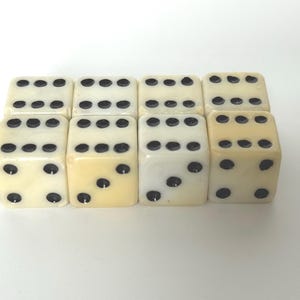 LOT of 8 VINTAGE Bakelite dice 4 pairs